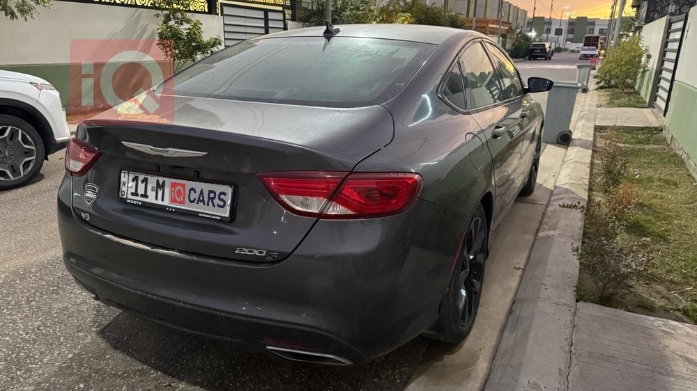 Chrysler 200